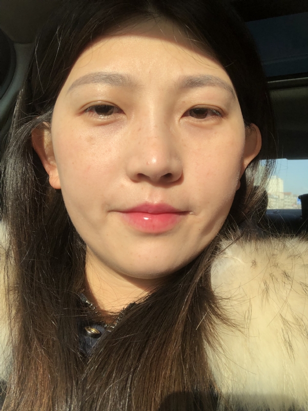 轻闭双眼的第一张照片--马尾相亲网