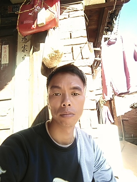 等会就睡的第一张照片--马尾相亲网