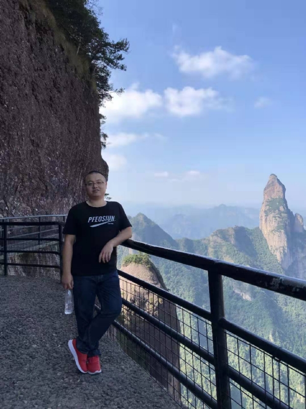 不杵于物的第一张照片--马尾相亲网