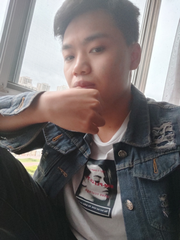鬼卿的第四张照片--马尾相亲网