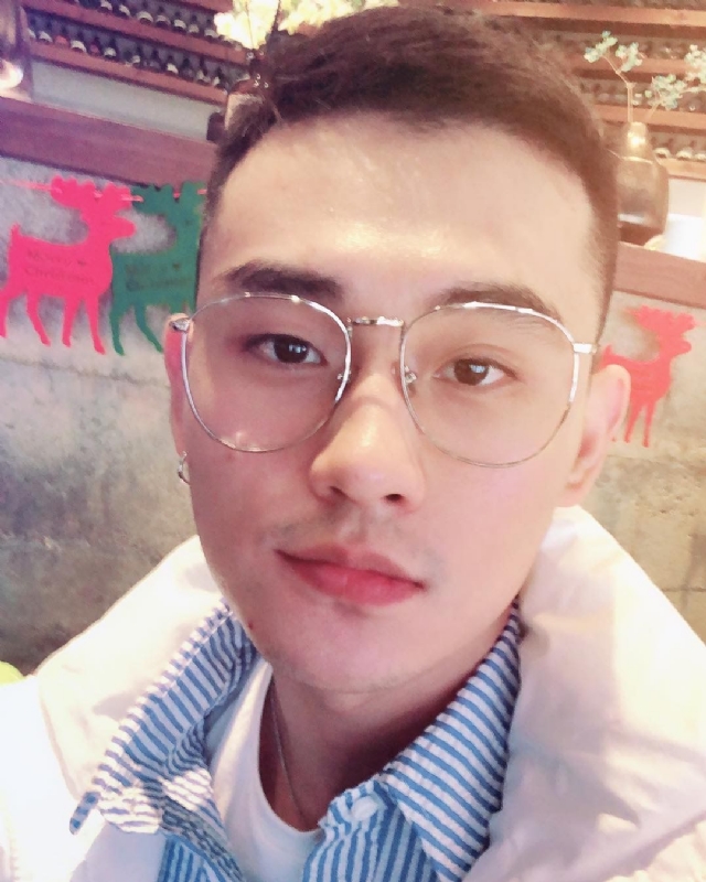 胡强很孤单的第一张照片--马尾相亲网