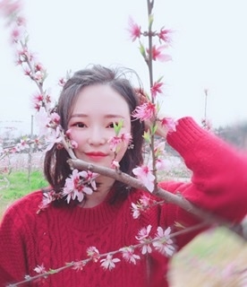 小桌子的第一张照片--马尾相亲网