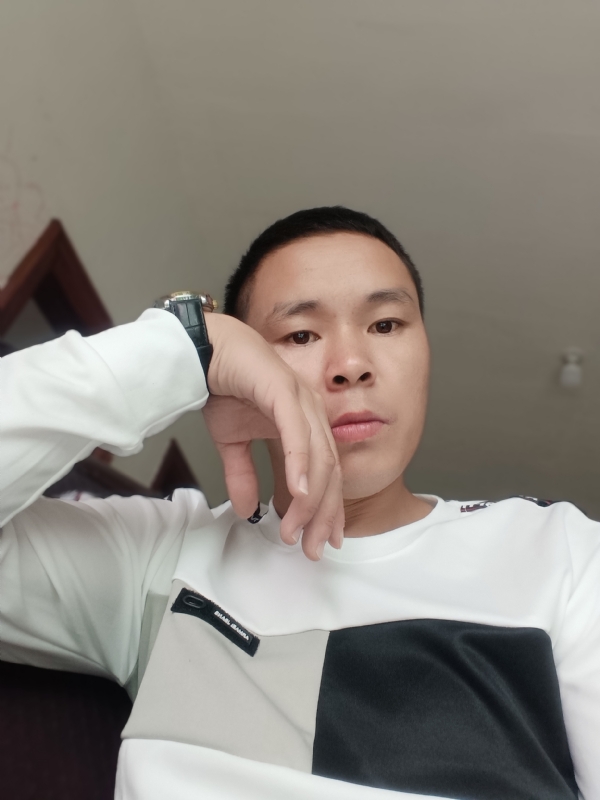 冷漠的第一张照片--马尾相亲网