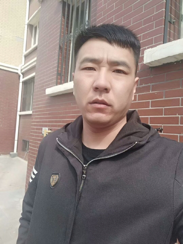 谁伴我闯荡的第一张照片--马尾相亲网