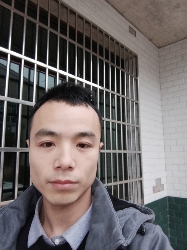 笑得那么开心的第三张照片--马尾相亲网