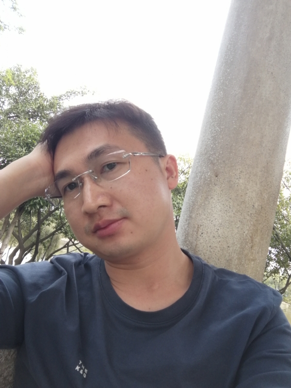 不如随风的第一张照片--马尾相亲网