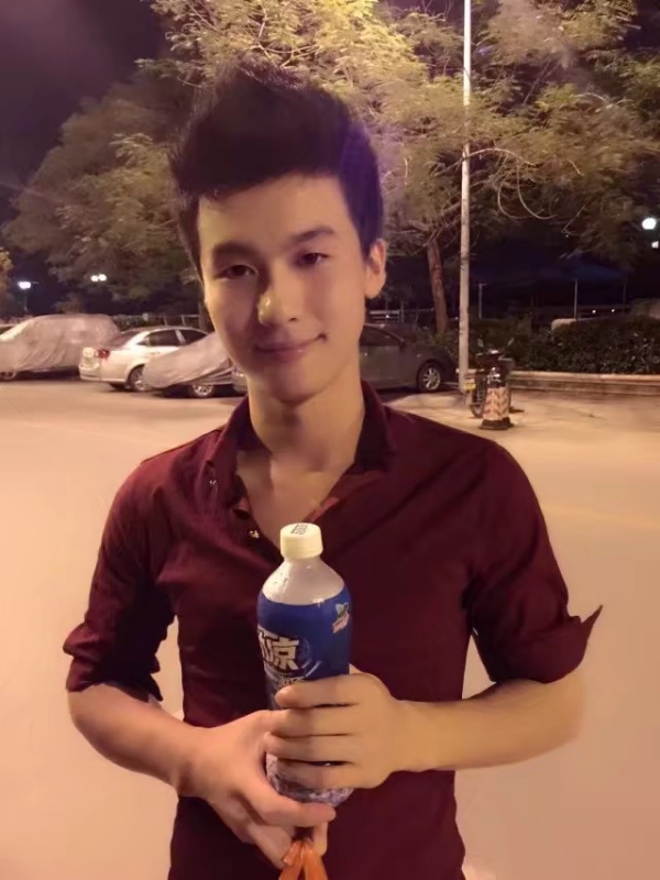 皮特王的第三张照片--马尾相亲网