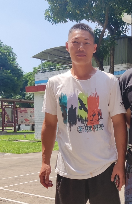 孤鹰的第一张照片--马尾相亲网