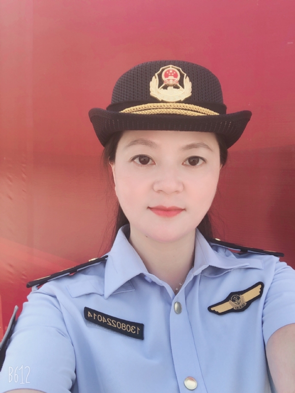 明明的第一张照片--马尾相亲网