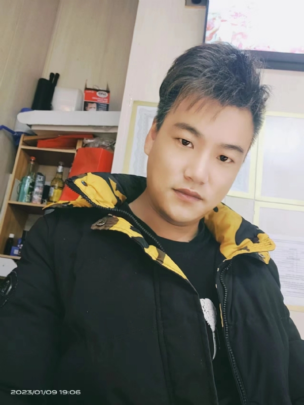 孤酒枕愁眼眠的第二张照片--马尾相亲网