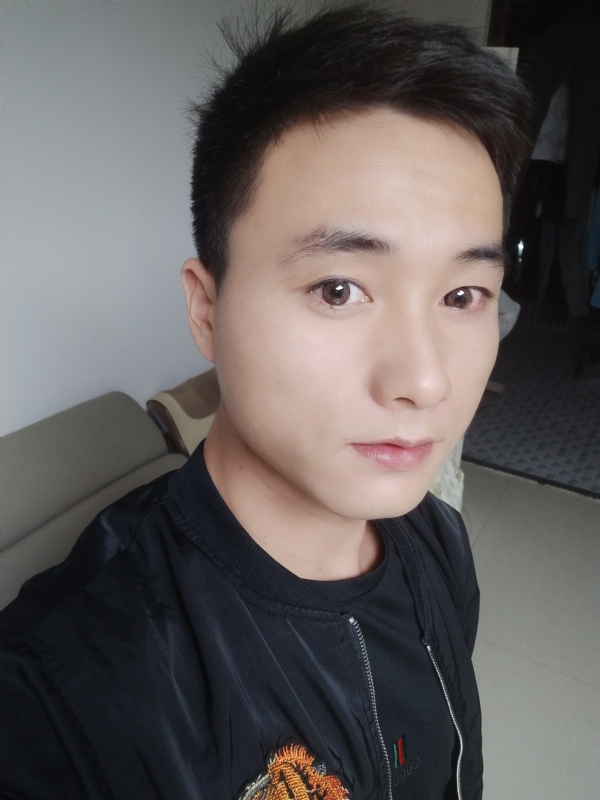 何凡的第三张照片--马尾相亲网