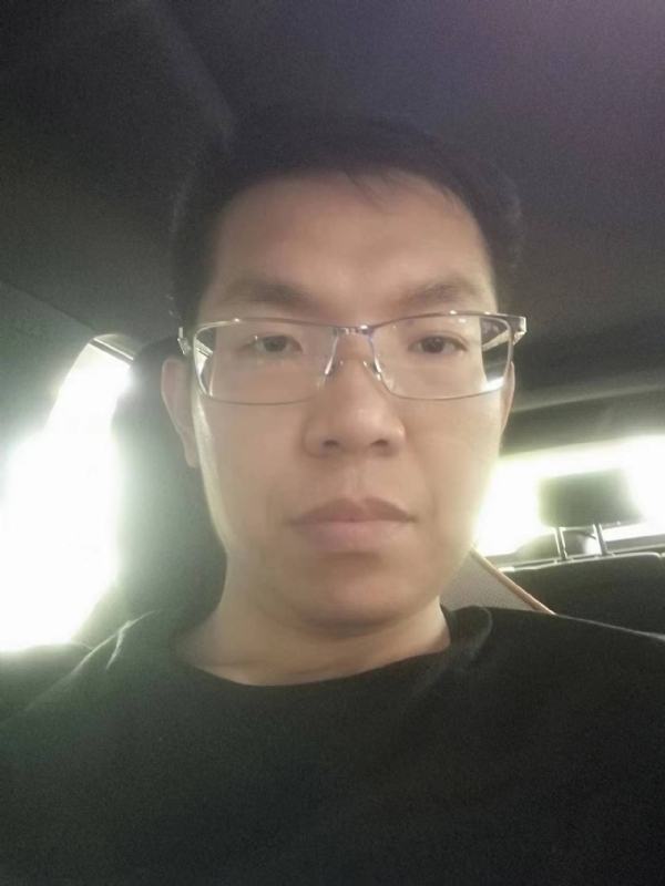 小黑包的第一张照片--马尾相亲网