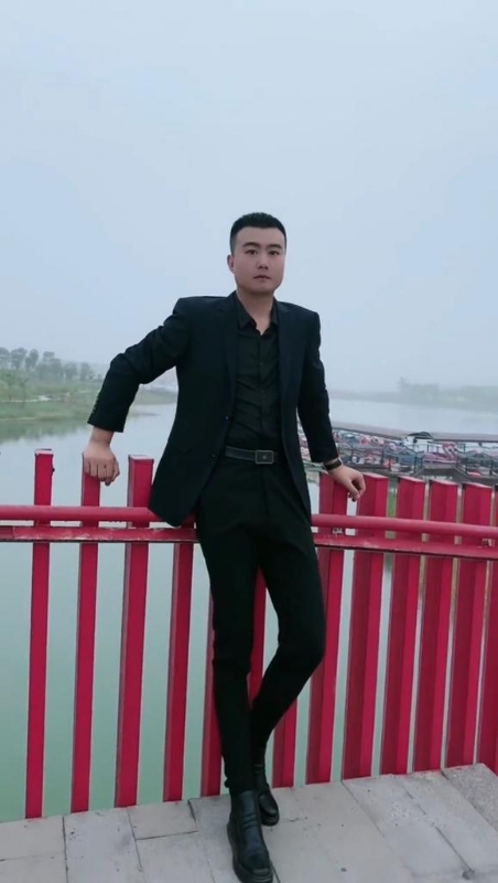 Albert的第一张照片--马尾相亲网