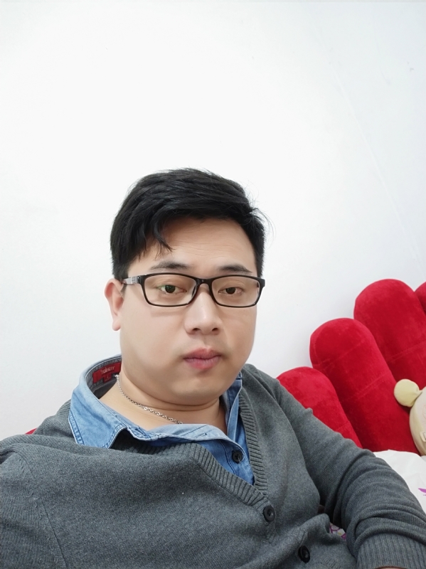 何必在亿的第一张照片--马尾相亲网