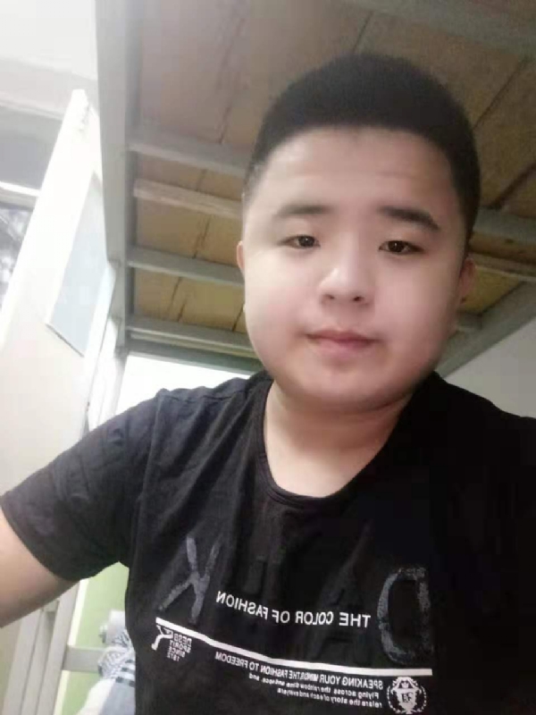 打小就爱淘气的第一张照片--马尾相亲网