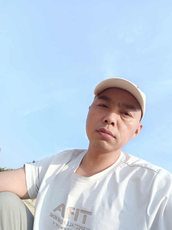 哥哥的第一张照片--马尾相亲网