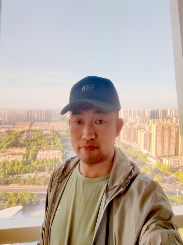 勇攀高峰的第二张照片--马尾相亲网