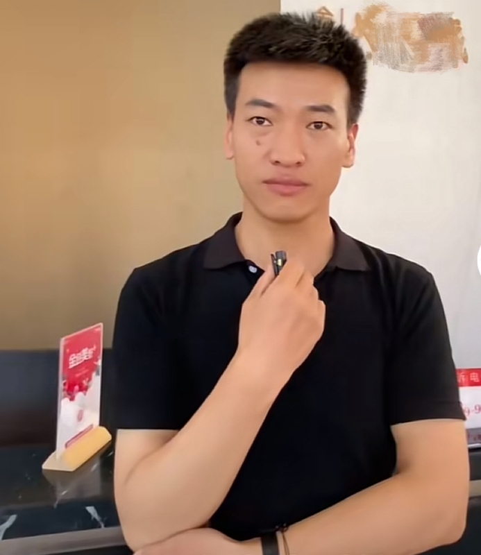 一杯梁白开的第一张照片--马尾相亲网