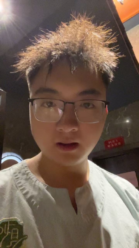 成熟稳重的男士的第一张照片--马尾相亲网
