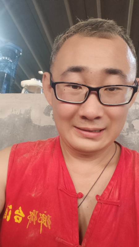 黑黑一笑的第二张照片--马尾相亲网