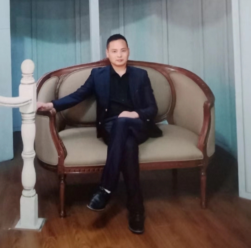 龙行天下的第二张照片--马尾相亲网