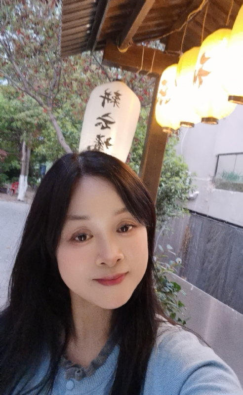 伊伊的第一张照片--马尾相亲网