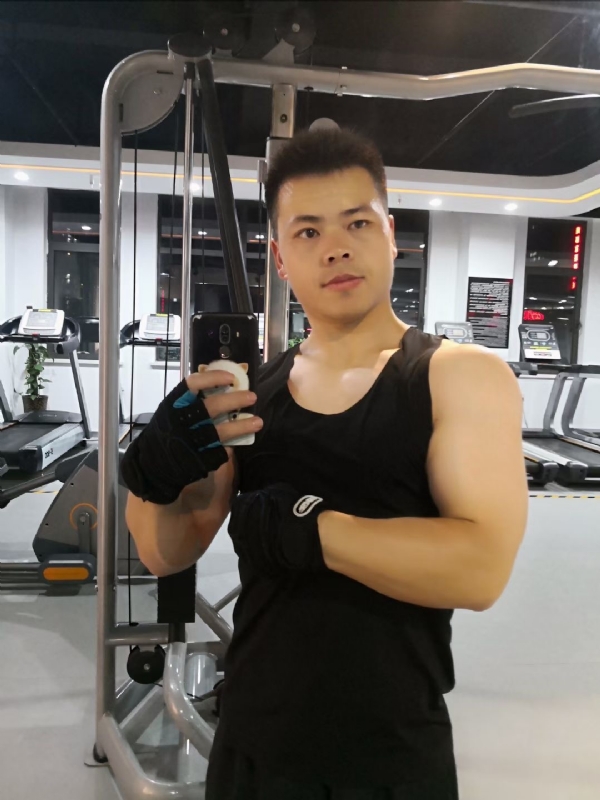 范迪塞尔的第二张照片--马尾相亲网