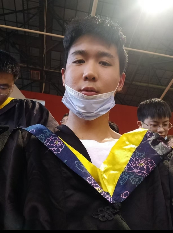 落落大方的第一张照片--马尾相亲网